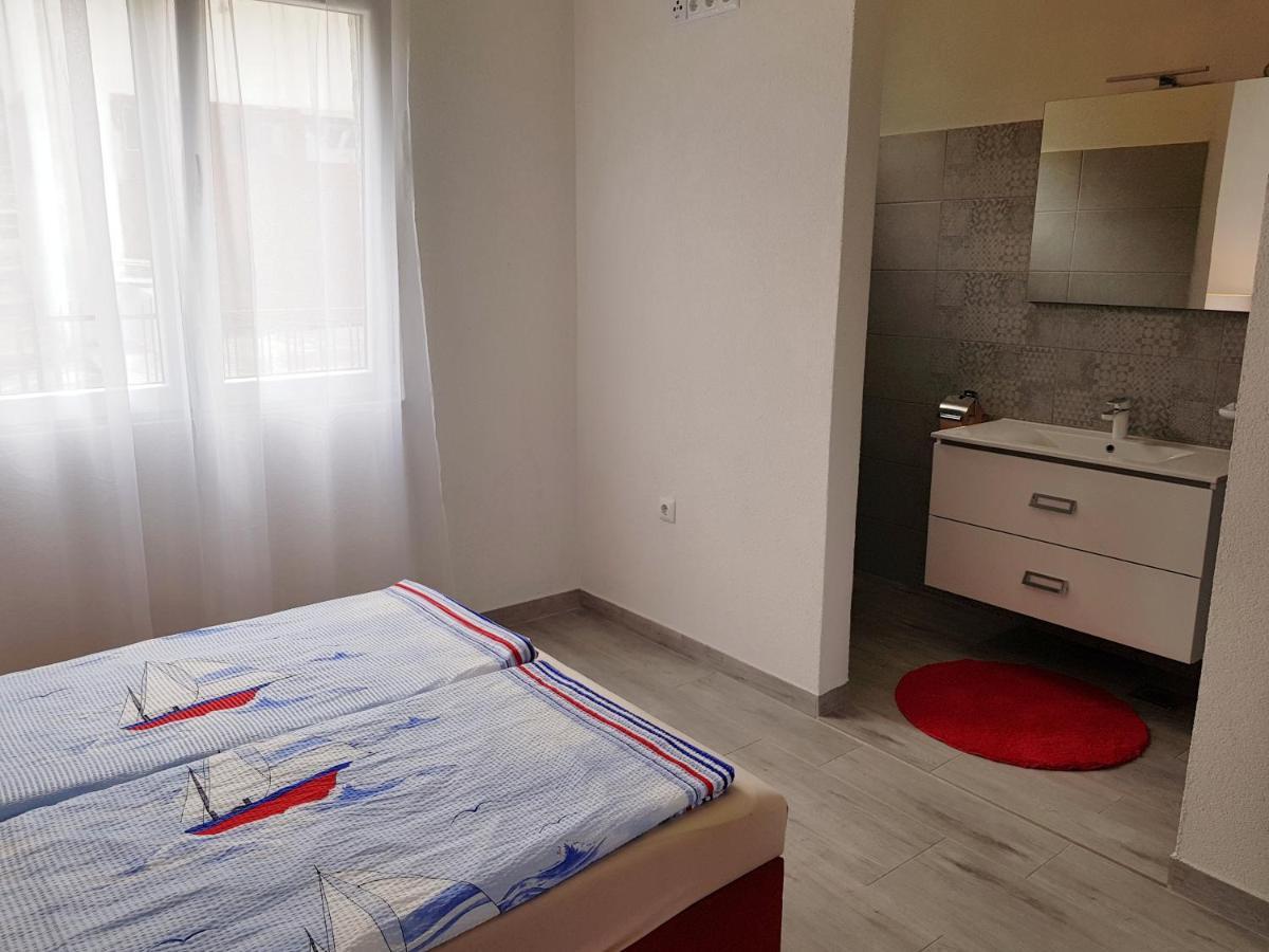 Pink Paradiso Apartment Рогозница Екстериор снимка